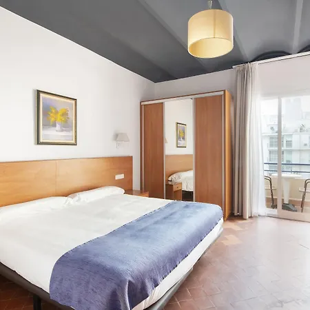 La Santa Maria シッチェス