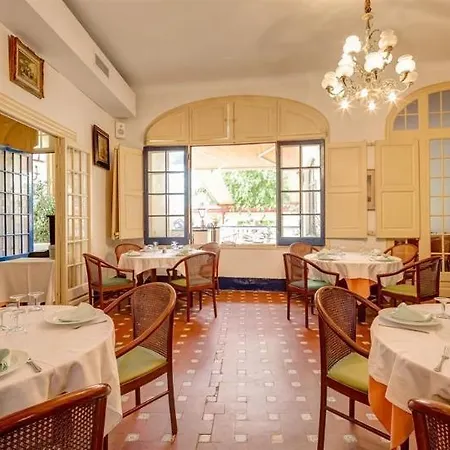 La Santa Maria 3* シッチェス